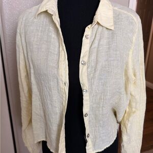 Cropped Cynthia Rowley Pale Yellow Linen Button-Down Shirt.